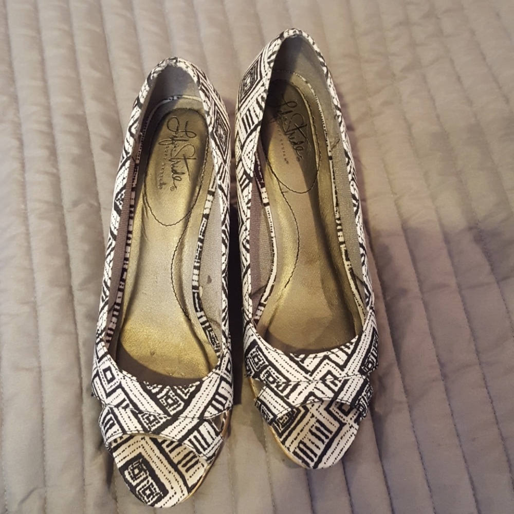 Cute tribal print wedge